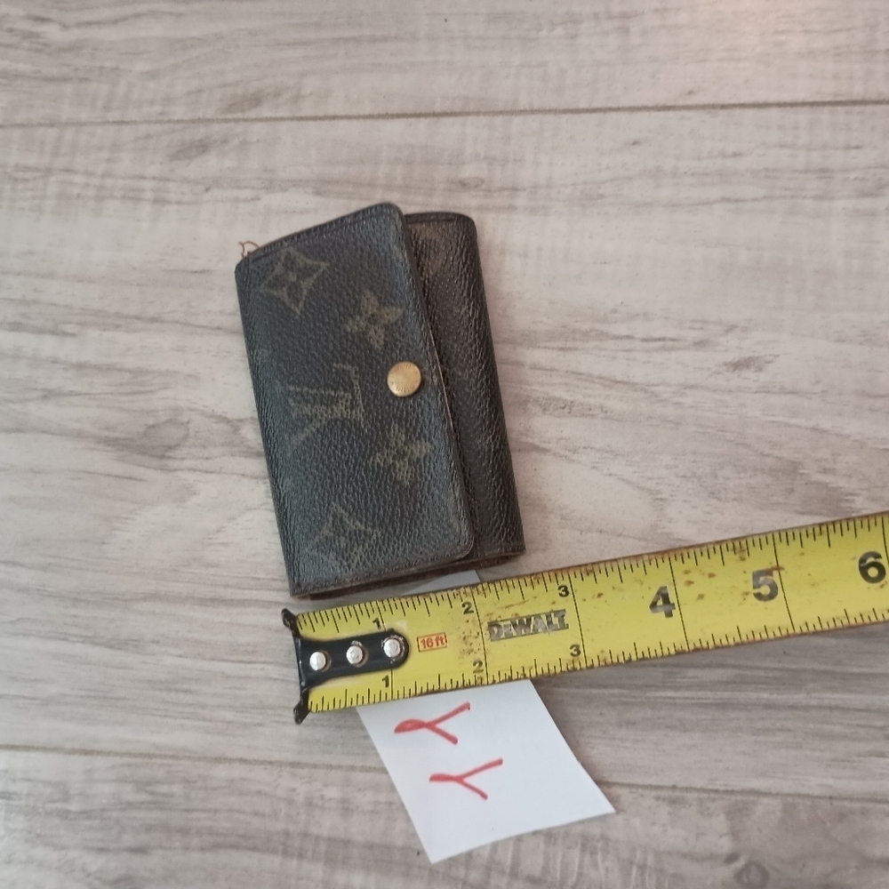 LOUIS VUITTON Brown Monogram Canvas 6 Key Holder Case Wallet - Picture 8 of 8